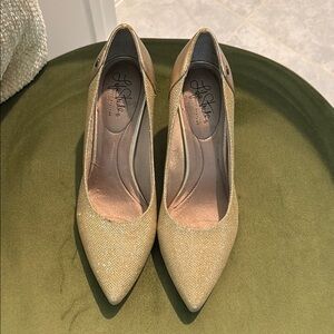 Life Stride Gold Heels Elegant Design